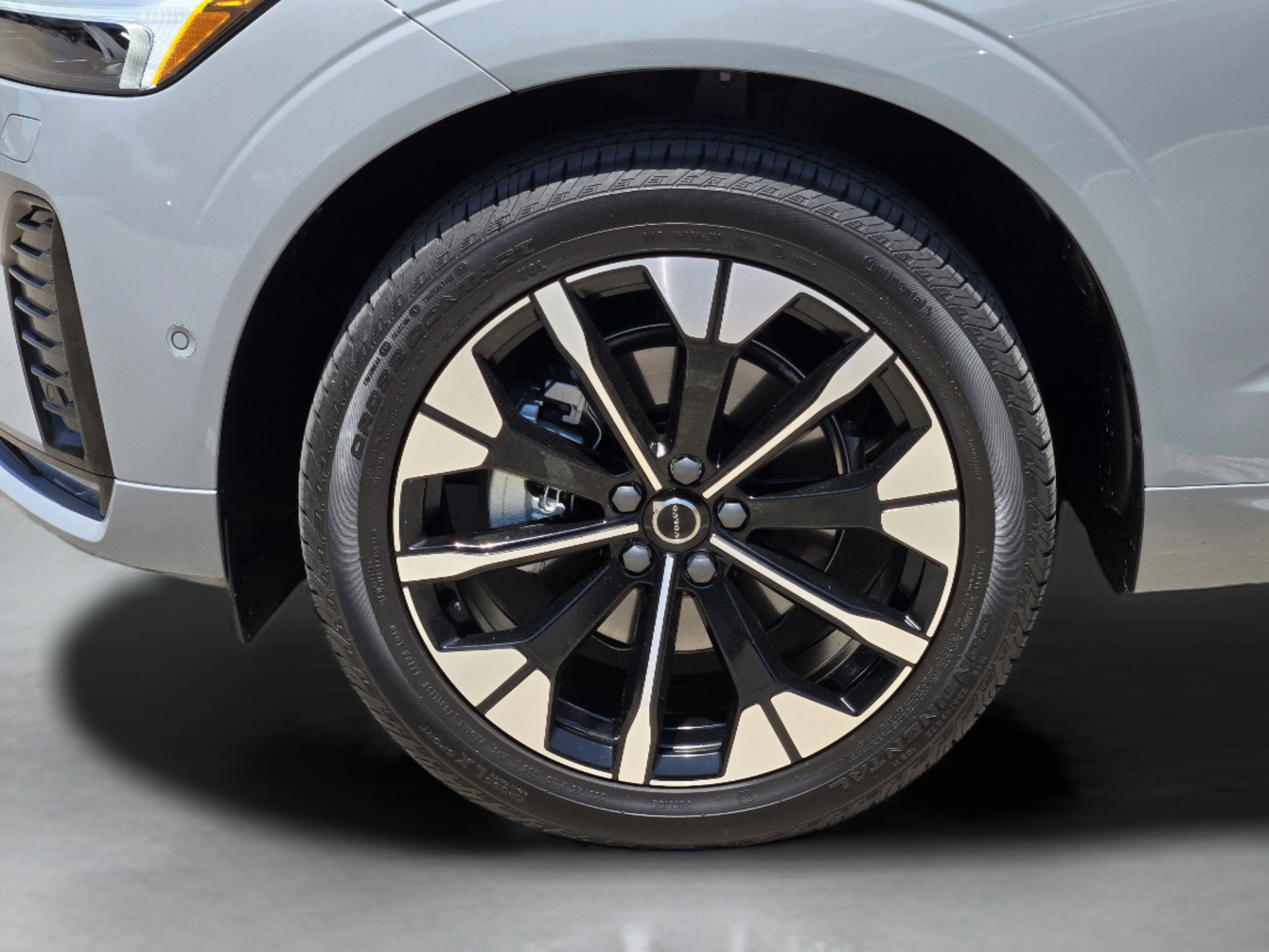 Certified 2026 Volvo XC60 B5 Plus w/ Protection Package Premier AWD/4WD image 36