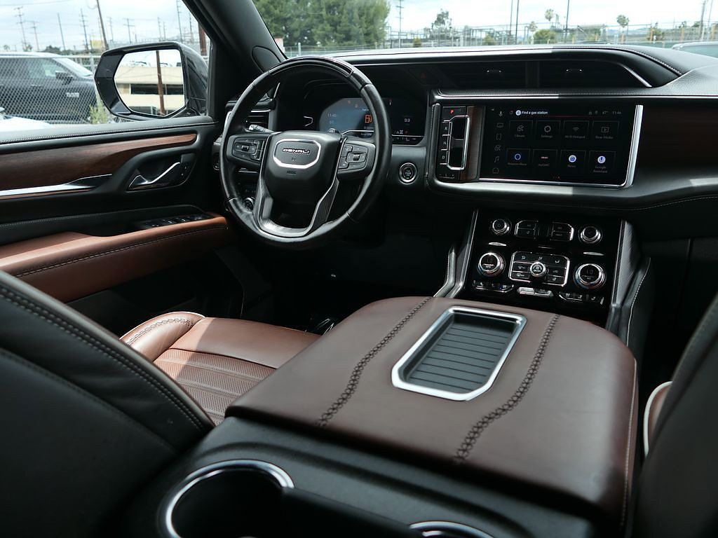 Used 2023 GMC Yukon Denali Ultimate AWD/4WD image 23
