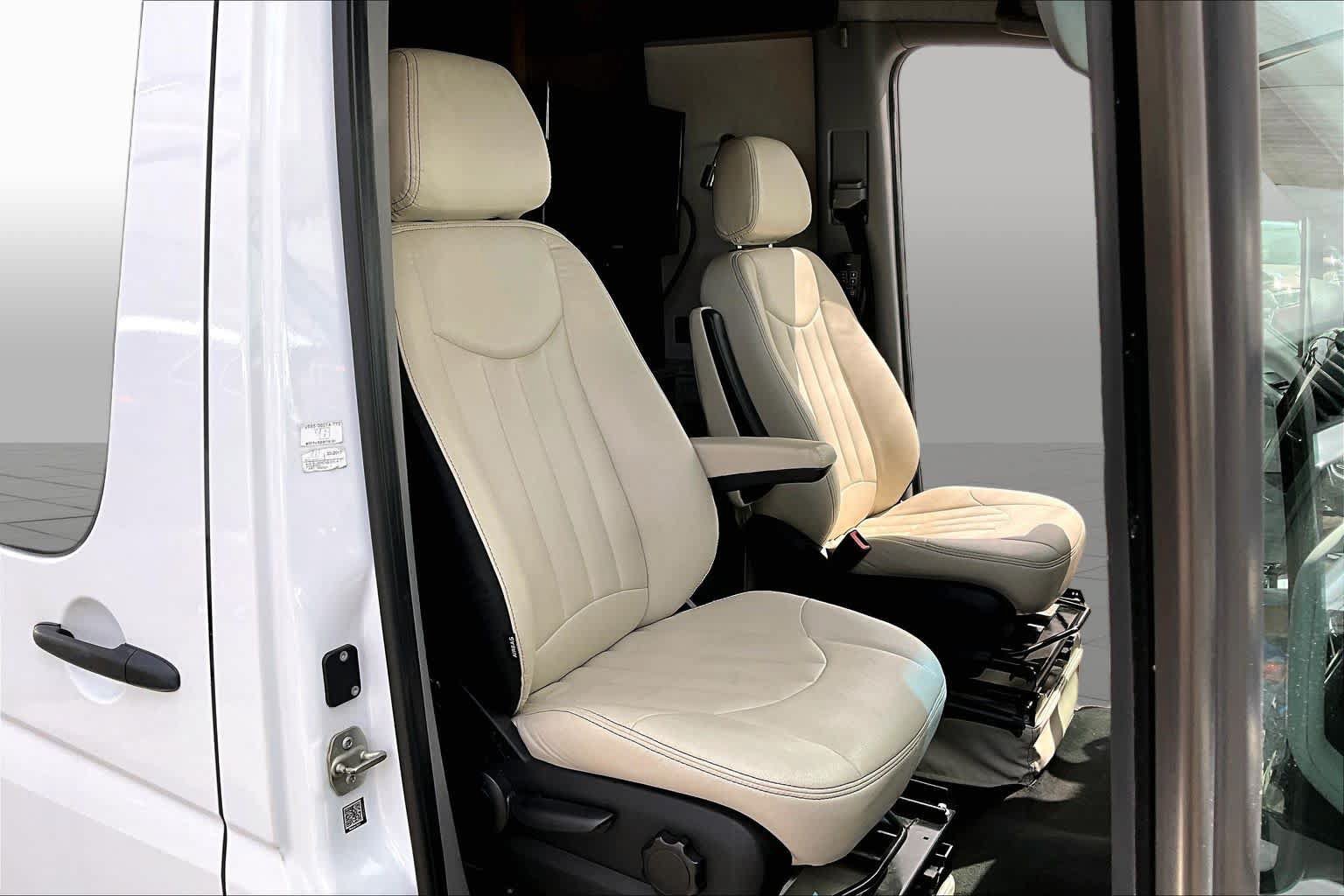 Used 2017 Mercedes-Benz Sprinter 3500 image 9
