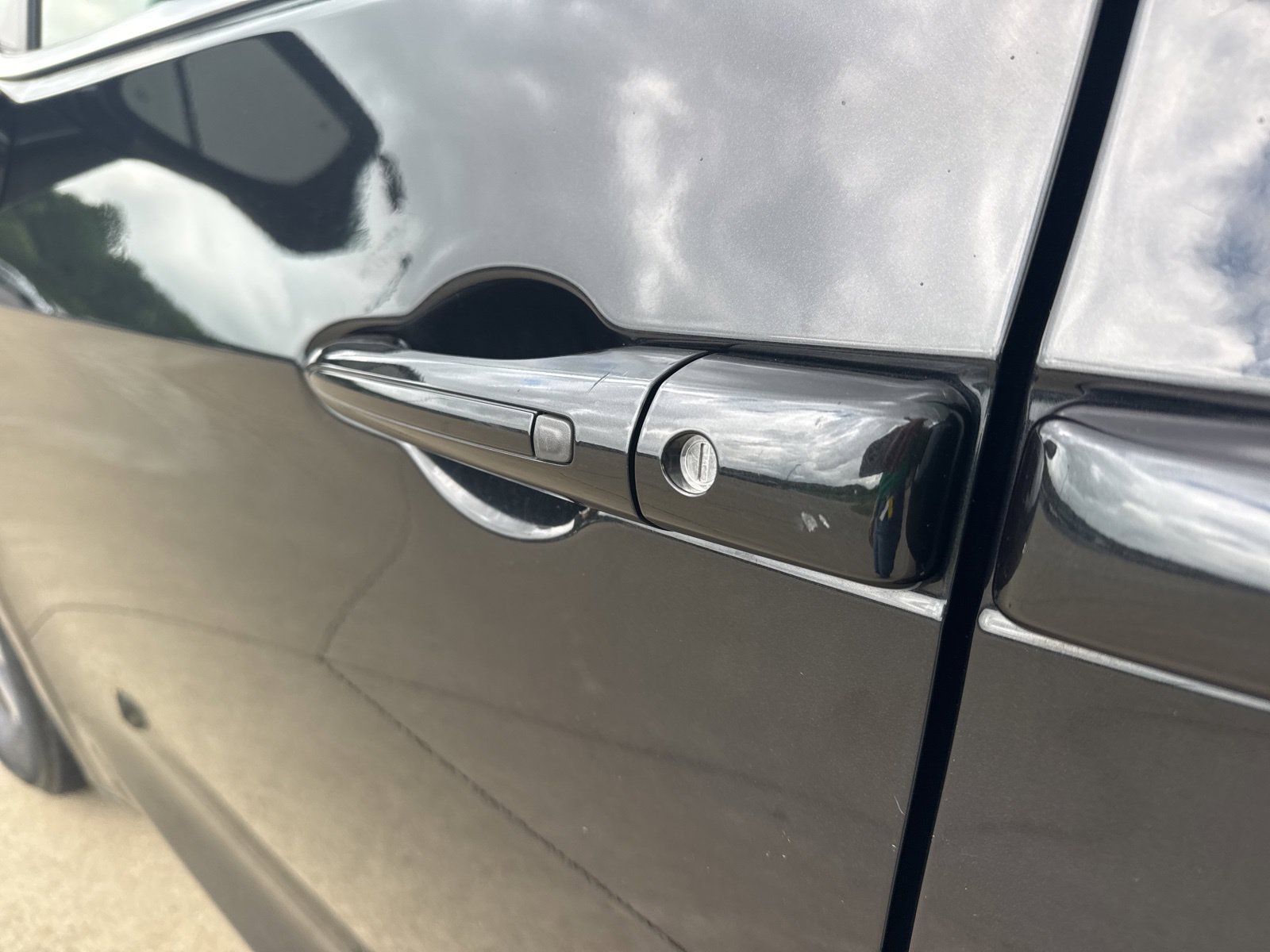 Used 2024 Chrysler Pacifica Limited FWD image 14