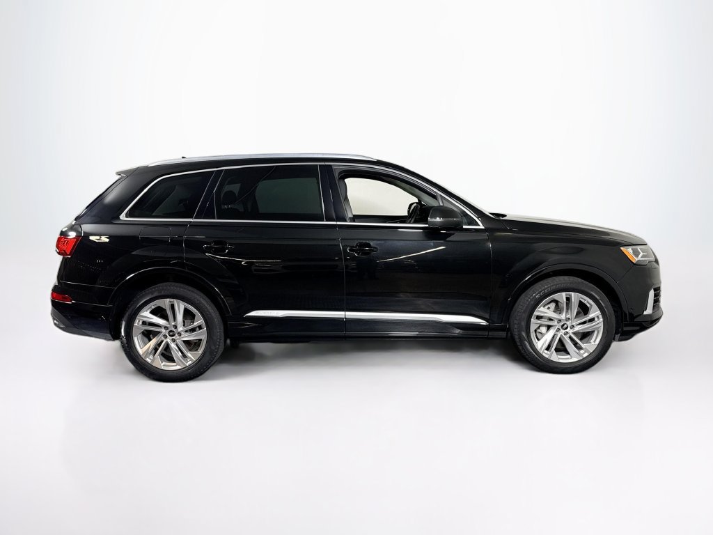 Used 2022 Audi Q7 3.0T Premium Plus w/ Premium Plus Package AWD/4WD image 6