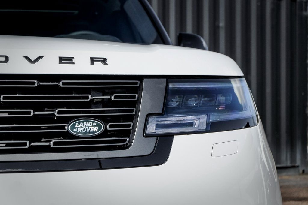 New 2025 Land Rover Range Rover SE image 6