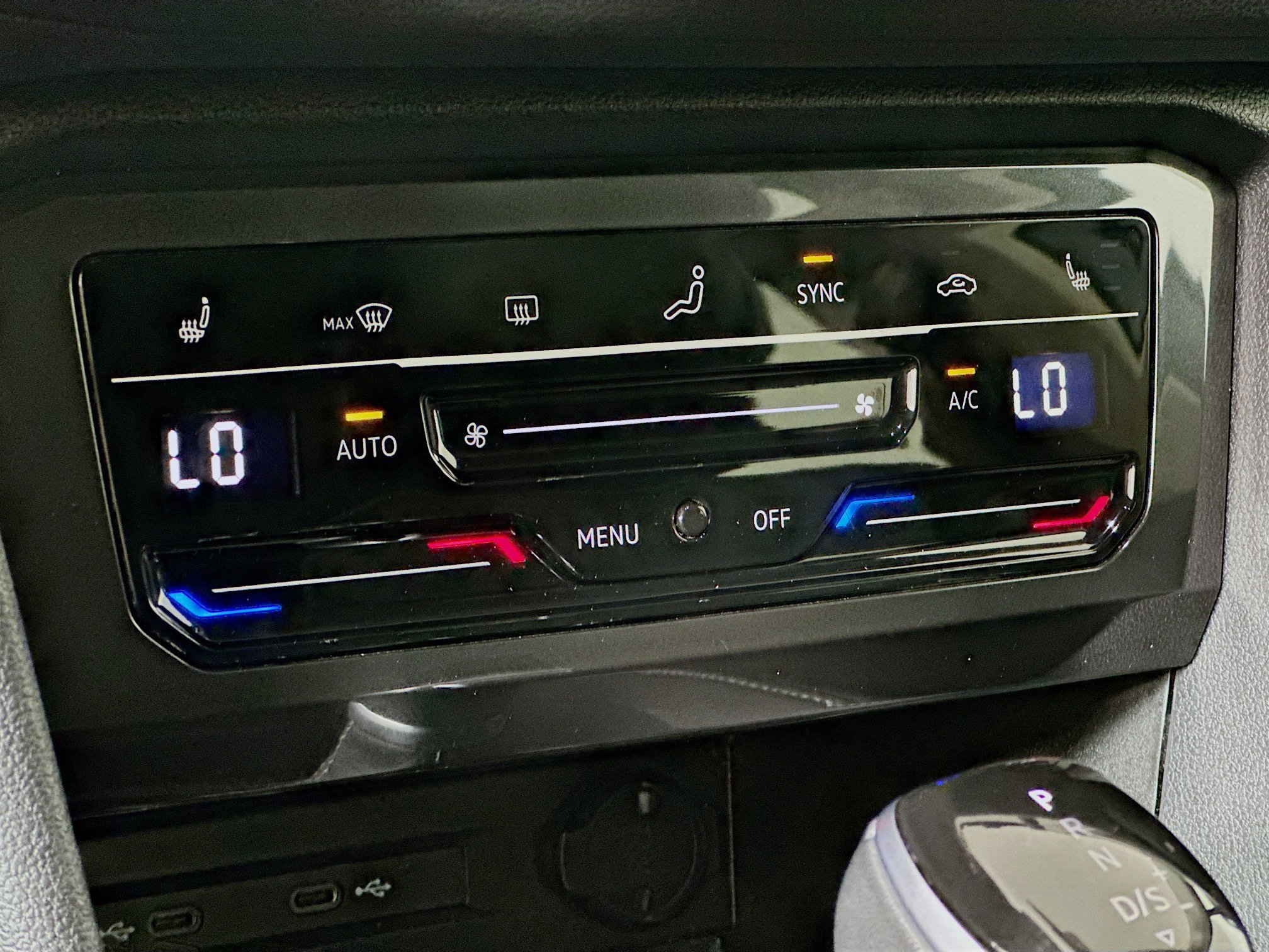 Used 2023 Volkswagen Tiguan SE image 23