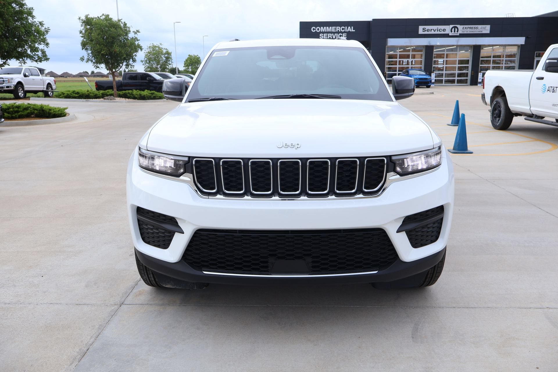 New 2026 Jeep Grand Cherokee Laredo X RWD image 9