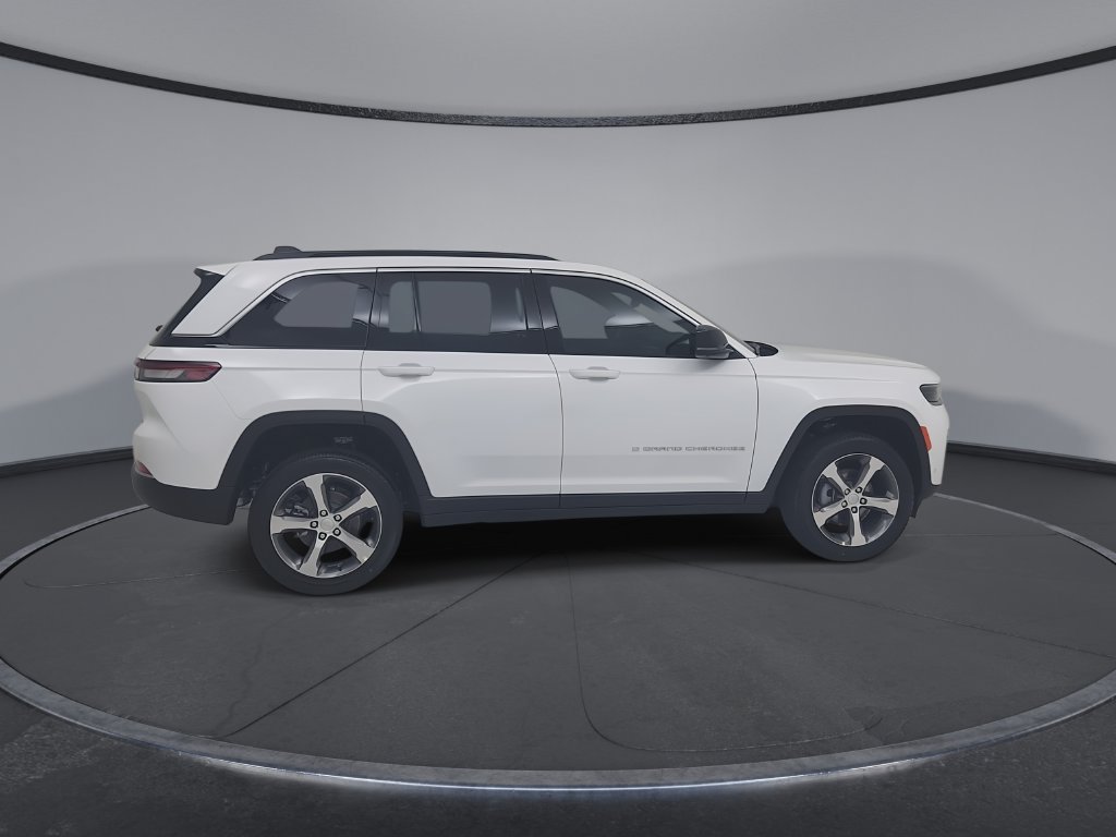 New 2026 Jeep Grand Cherokee Limited w/ Luxury Tech Group II AWD/4WD image 16