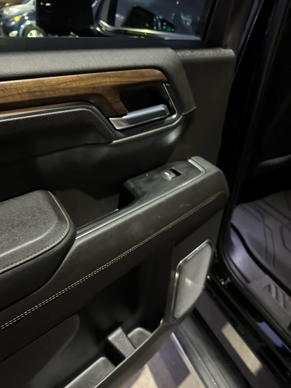 Certified 2023 Chevrolet Silverado 1500 High Country w/ Technology Package image 36