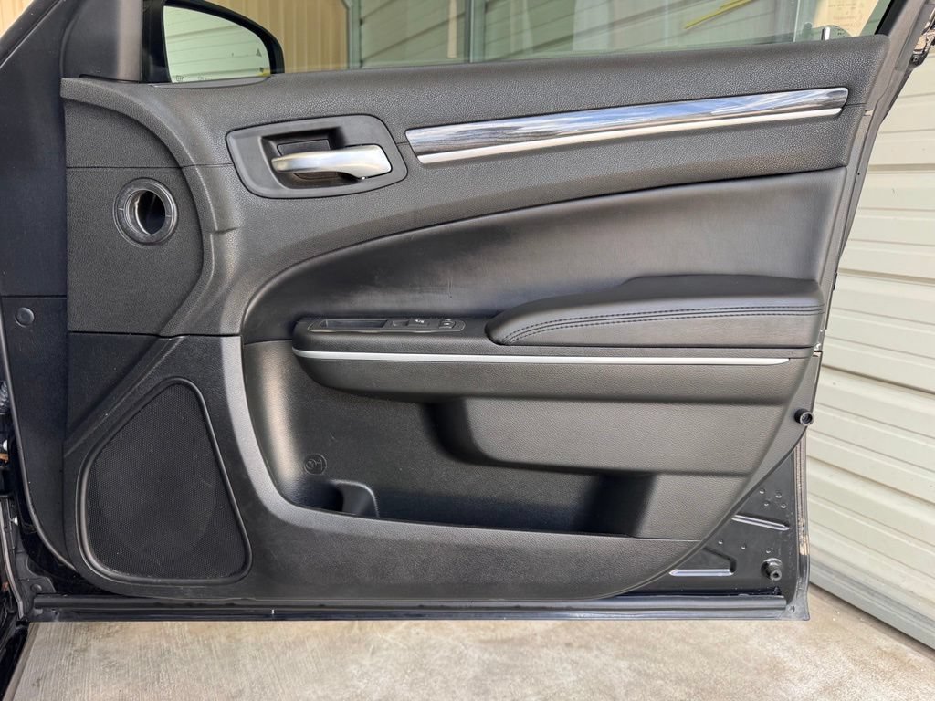 Used 2022 Chrysler 300 Touring L RWD image 19