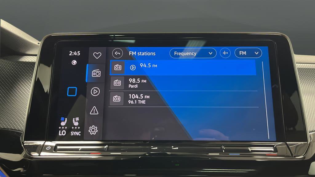 Used 2024 Volkswagen Atlas Cross Sport SEL R-Line AWD/4WD image 32