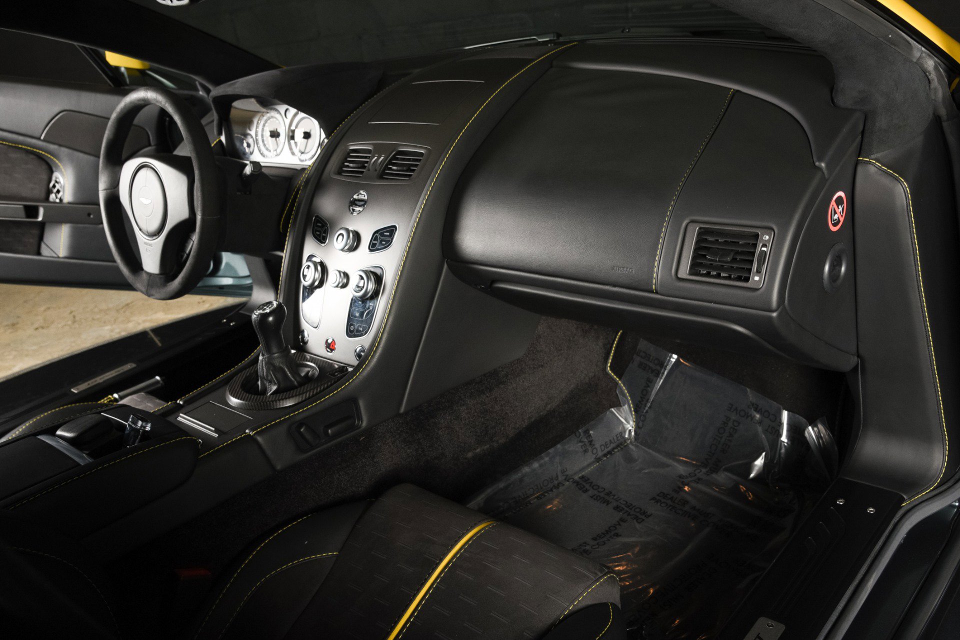 Used 2016 Aston Martin V8 Vantage GT RWD image 39