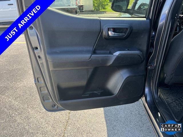 Used 2022 Toyota Tacoma TRD Off-Road AWD/4WD image 17