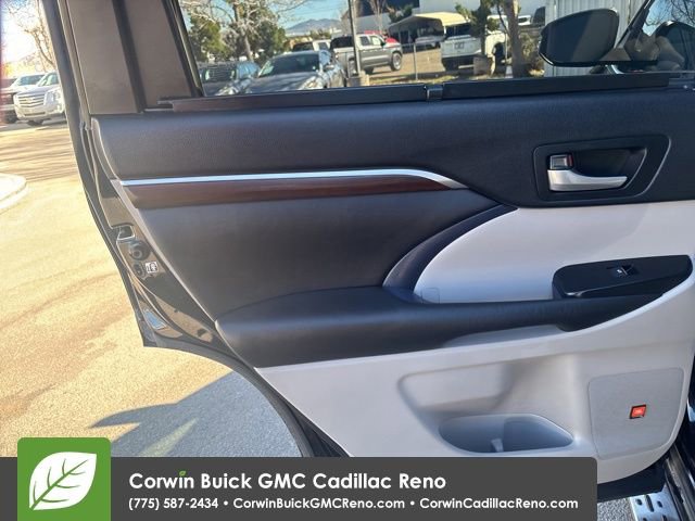 Used 2015 Toyota Highlander Limited w/ Driver Technology Package image 26