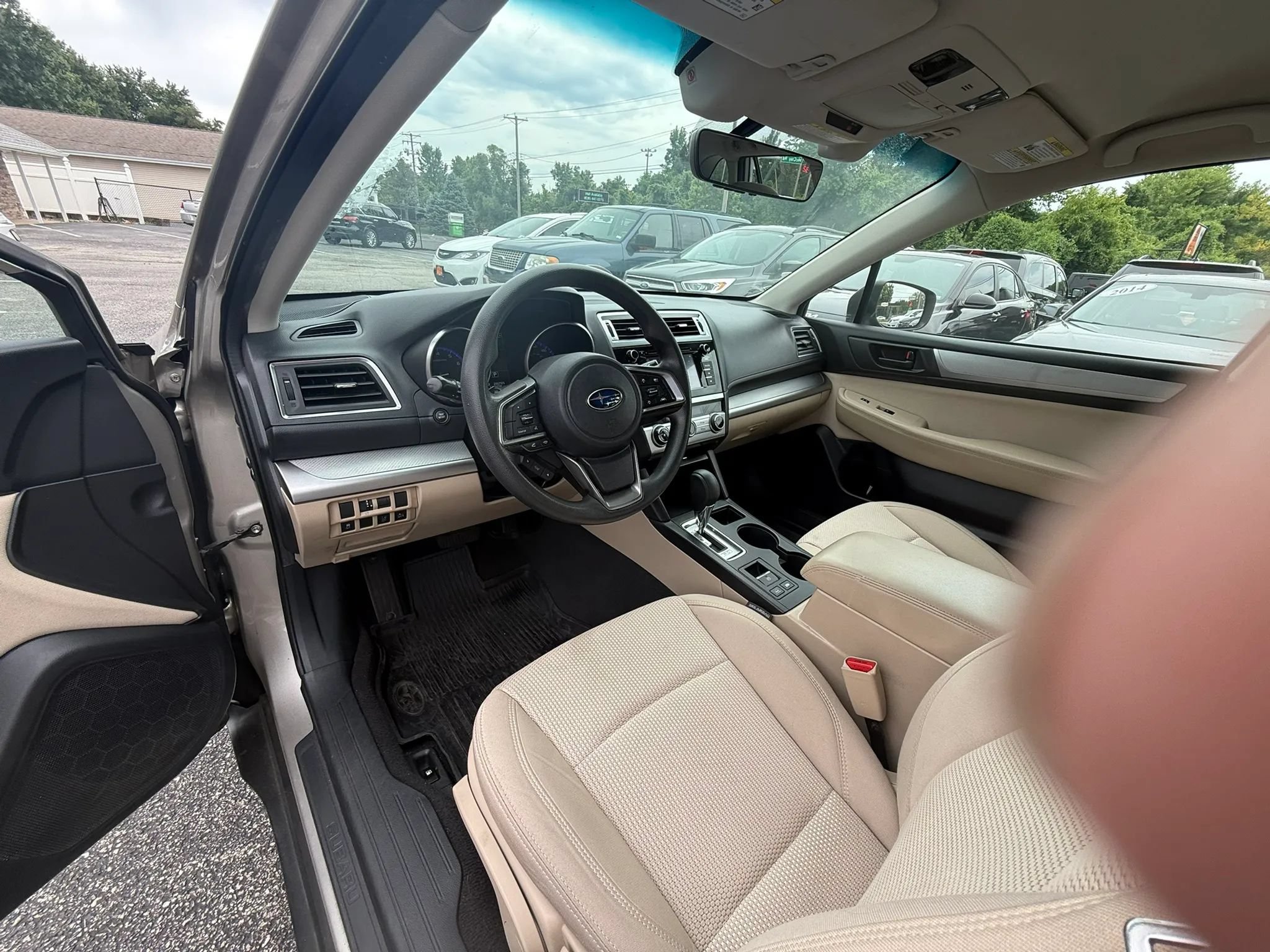 Used 2019 Subaru Outback 2.5i AWD/4WD image 10