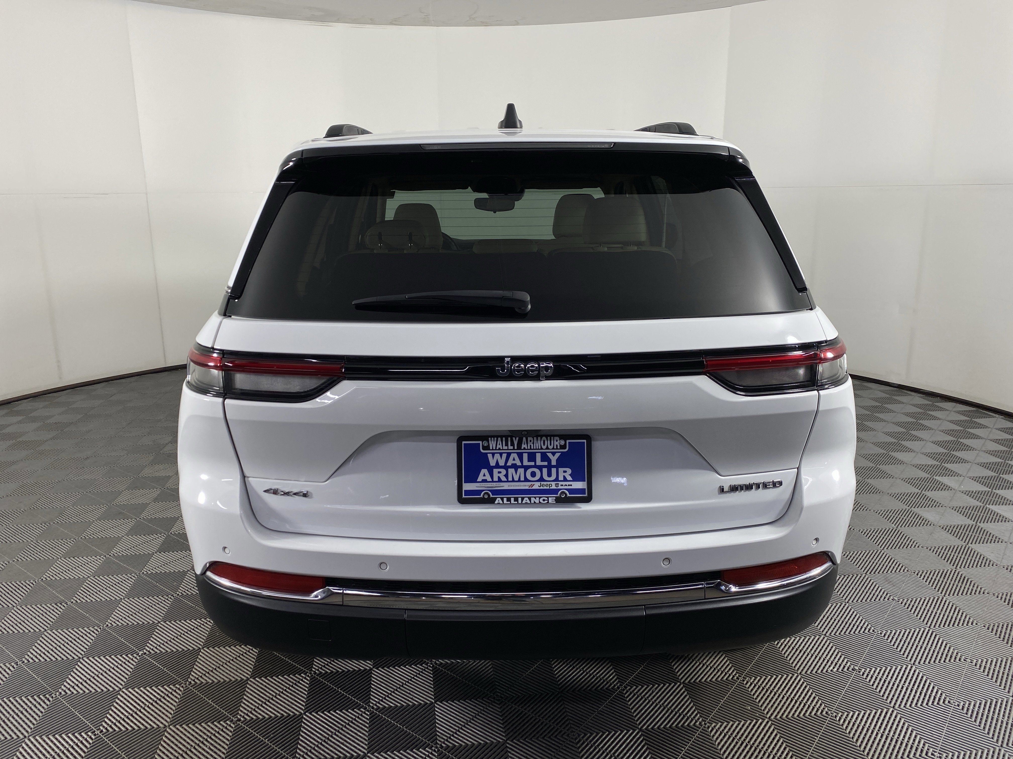 Used 2022 Jeep Grand Cherokee Limited image 10