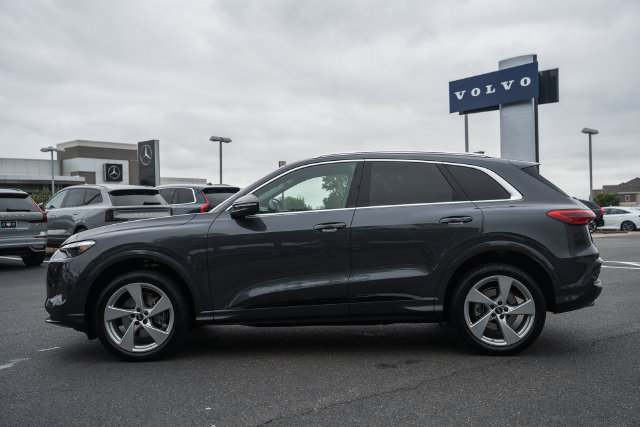 Used 2025 Audi Q5 Premium Plus w/ Premium Plus AWD/4WD image 4