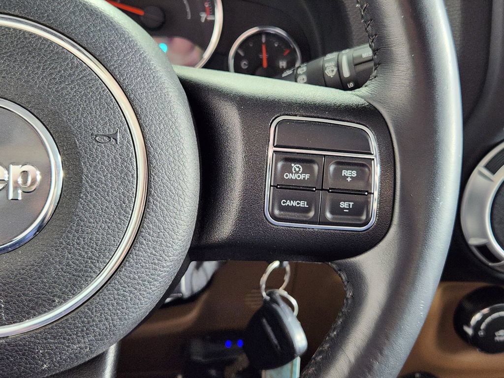 Used 2016 Jeep Wrangler Unlimited Rubicon w/ Connectivity Group AWD/4WD image 18