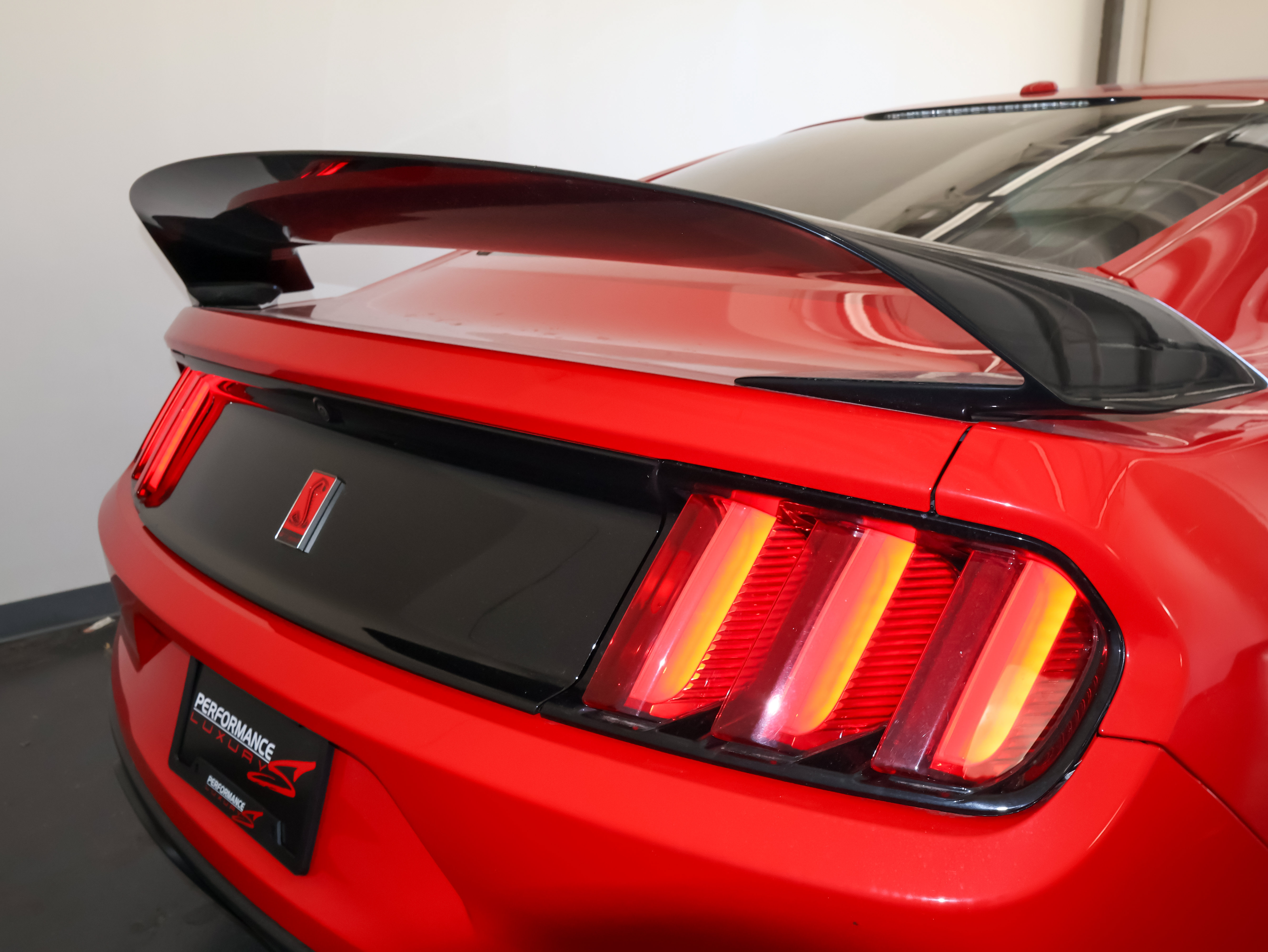 Used 2017 Ford Mustang Shelby GT350R w/ GT350R Equipment Group 920A RWD image 39