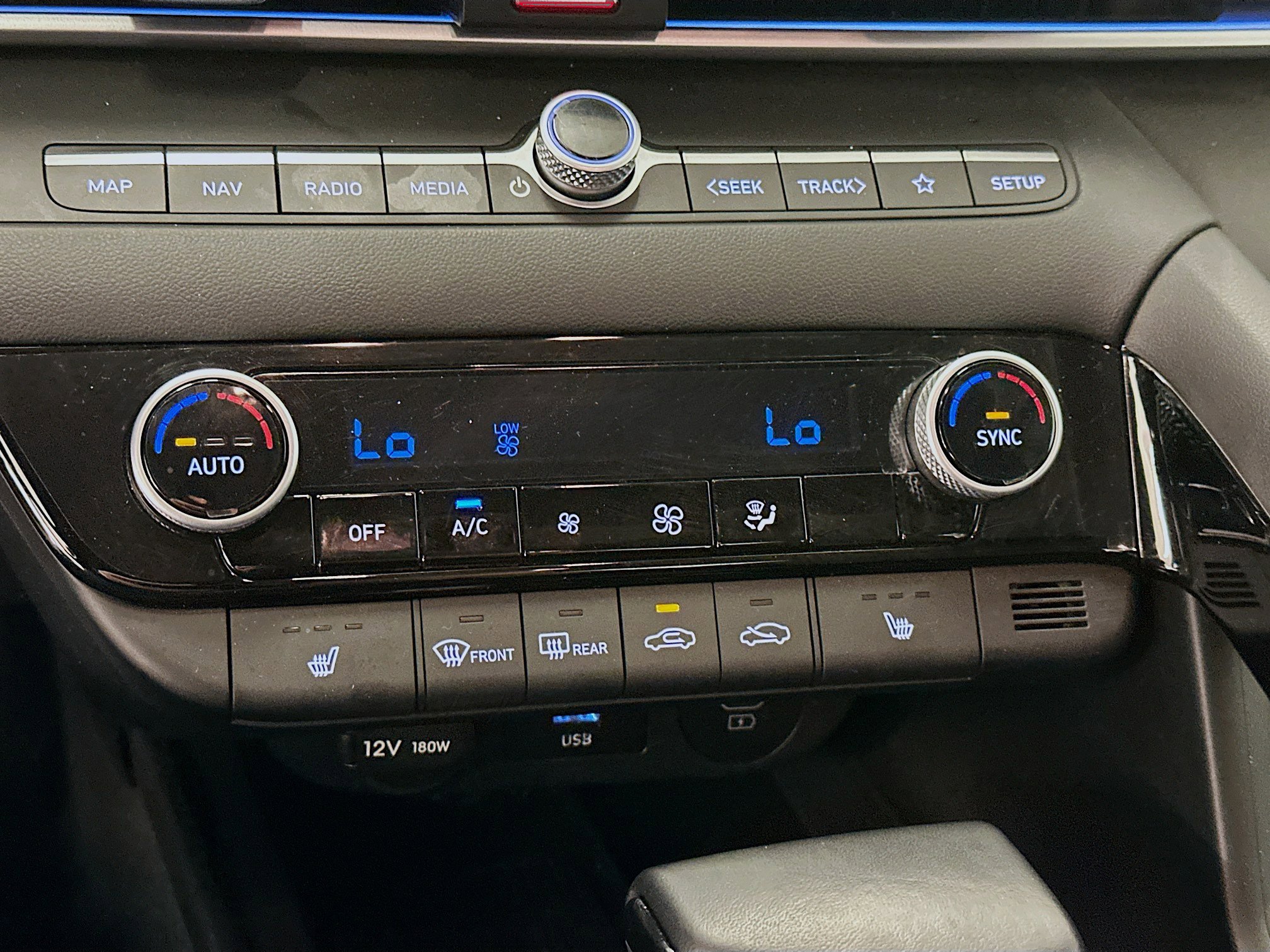 Used 2025 Hyundai Elantra Limited image 24