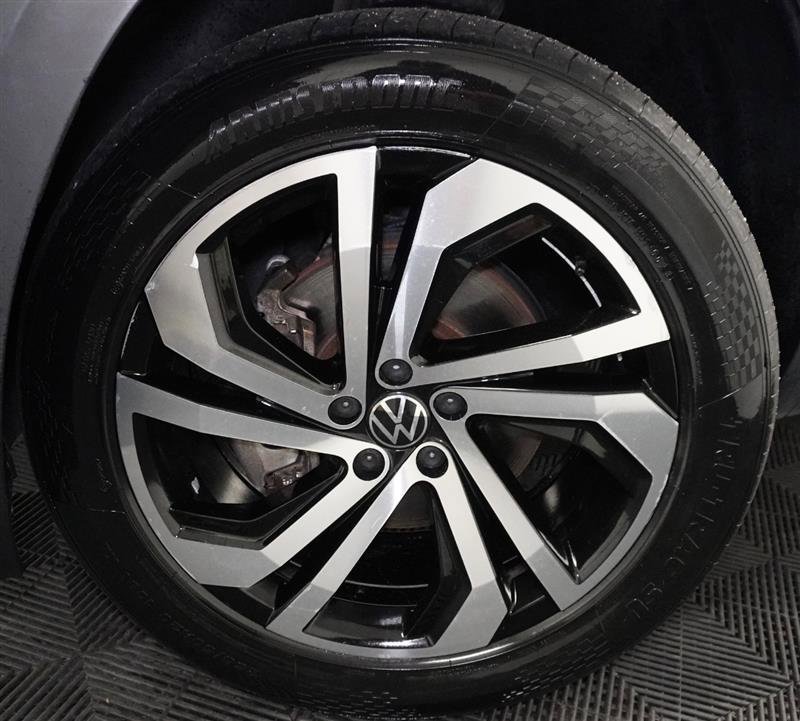 Used 2021 Volkswagen Atlas Cross Sport SEL Premium image 3