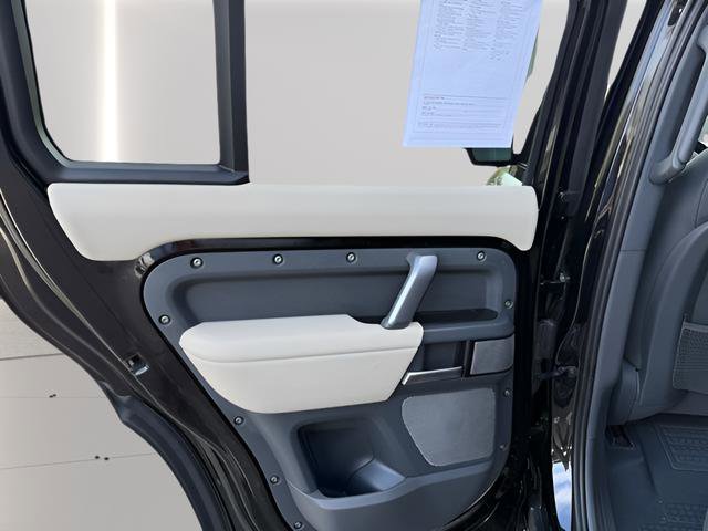 Certified 2023 Land Rover Defender 130 X-Dynamic SE image 31