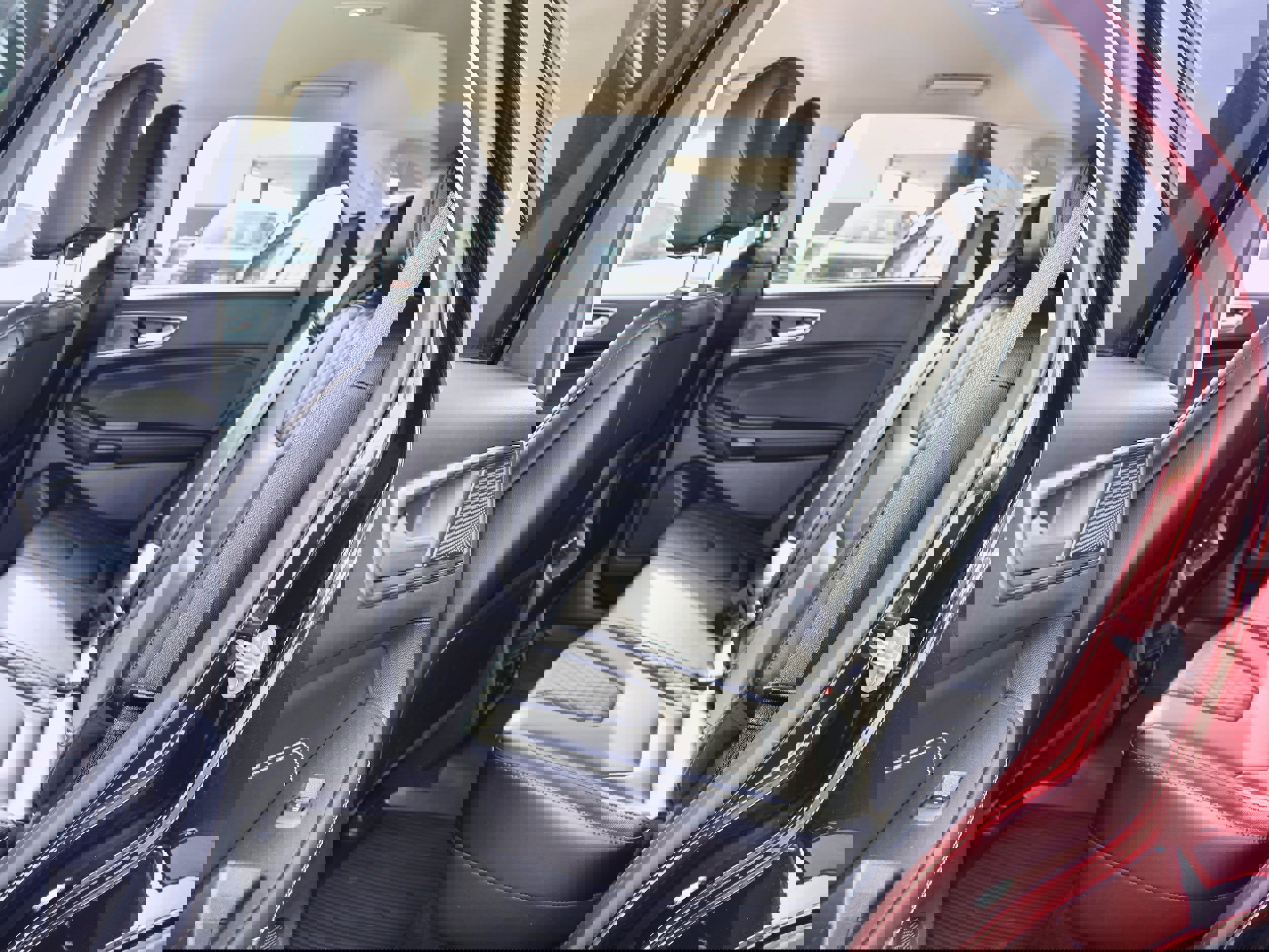 Used 2024 Ford Edge Titanium image 13