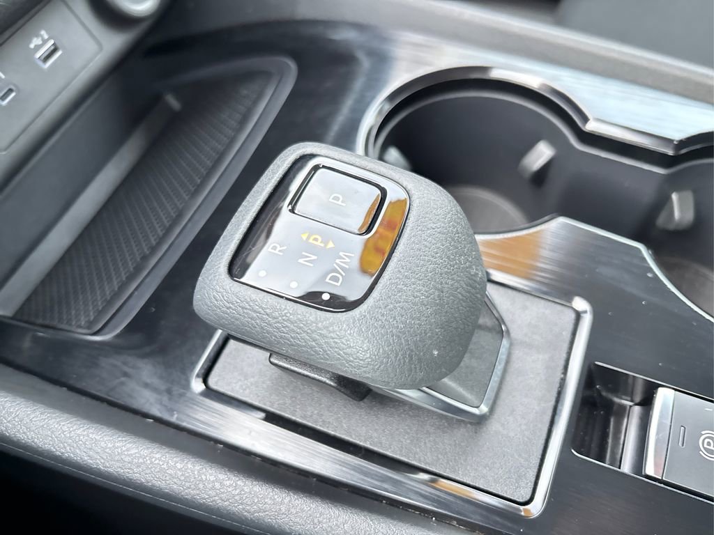 Used 2023 Nissan Rogue S image 32