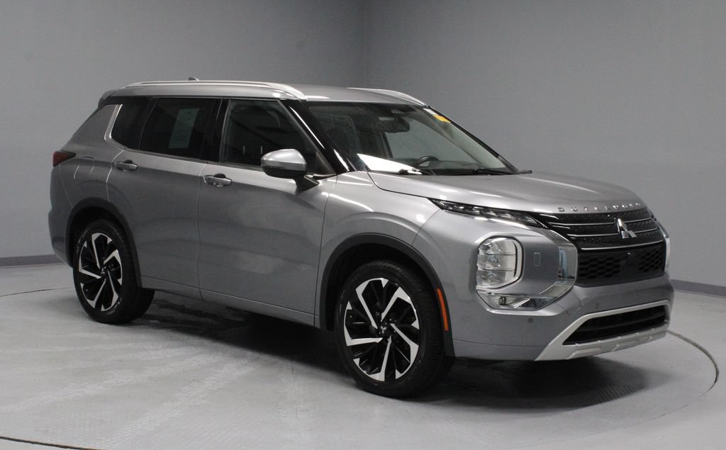 Used 2023 Mitsubishi Outlander SEL AWD/4WD image 1