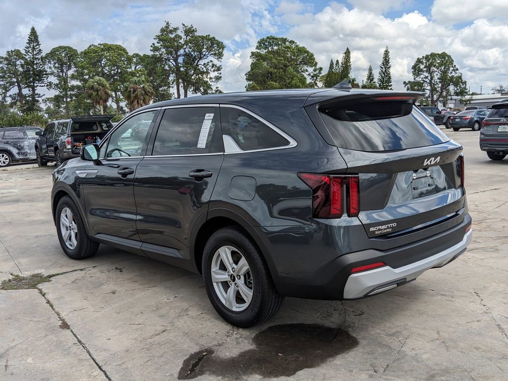 Certified 2024 Kia Sorento LX image 6