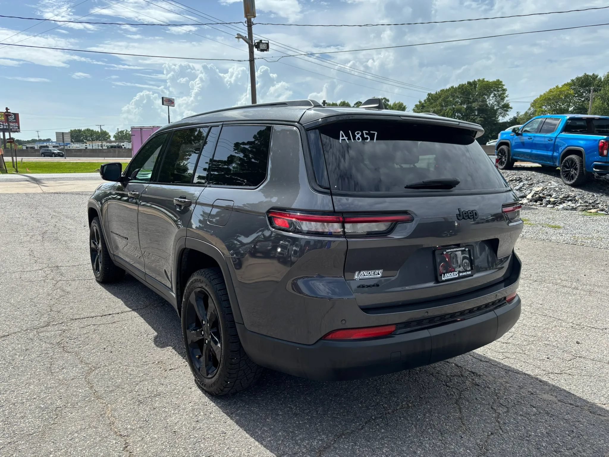 Used 2023 Jeep Grand Cherokee L Laredo AWD/4WD image 3