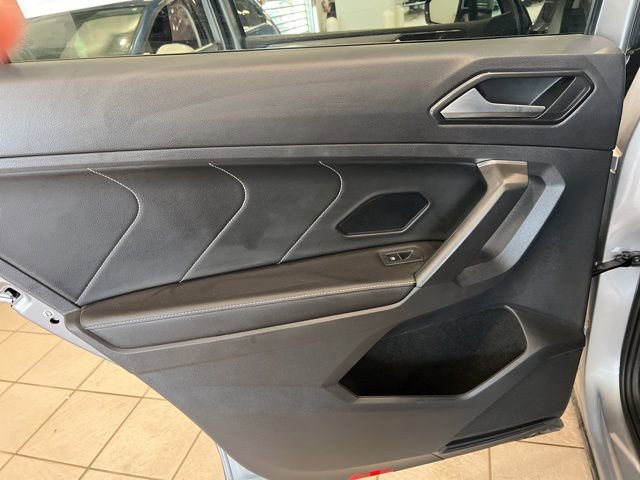 Used 2023 Volkswagen Tiguan SE w/ Panoramic Sunroof Package AWD/4WD image 15