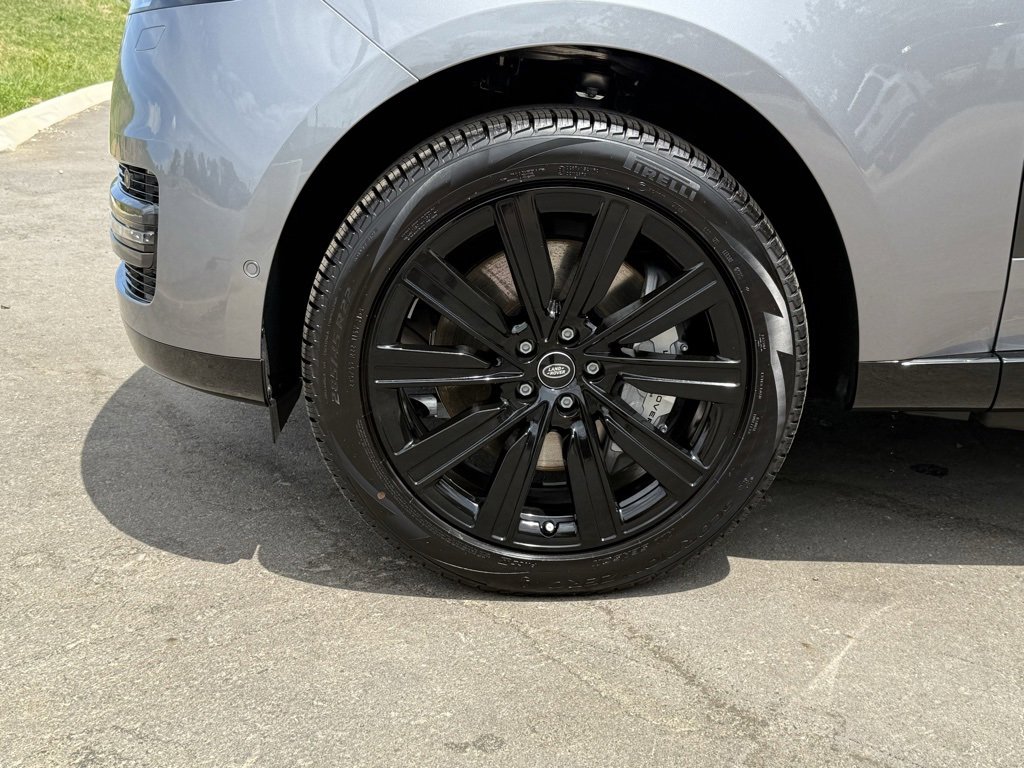 New 2025 Land Rover Range Rover SE image 10