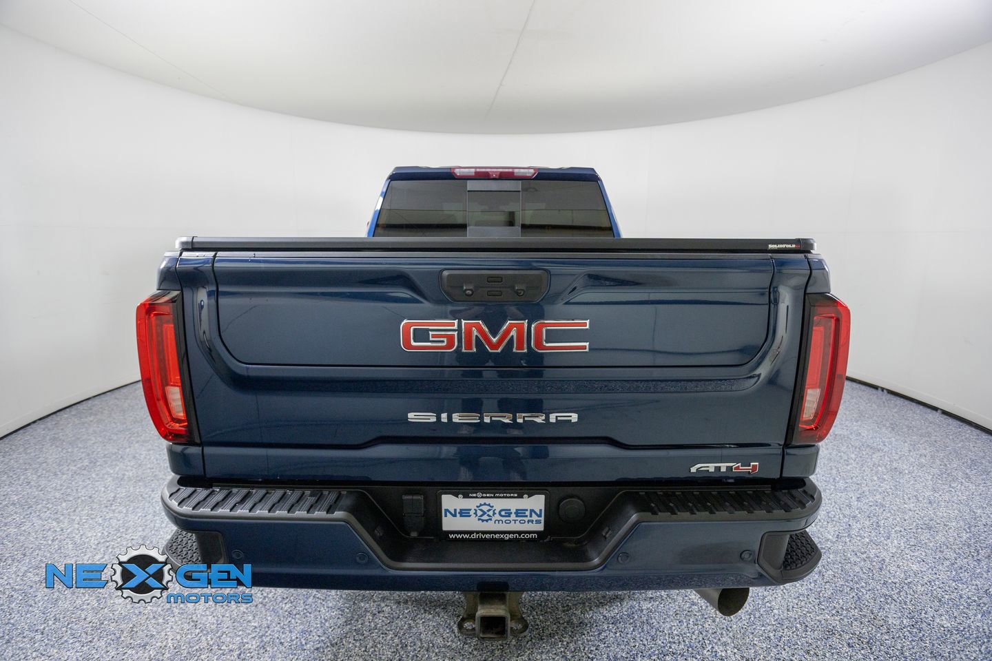Used 2023 GMC Sierra 2500 AT4 w/ AT4 Preferred Package AWD/4WD image 6