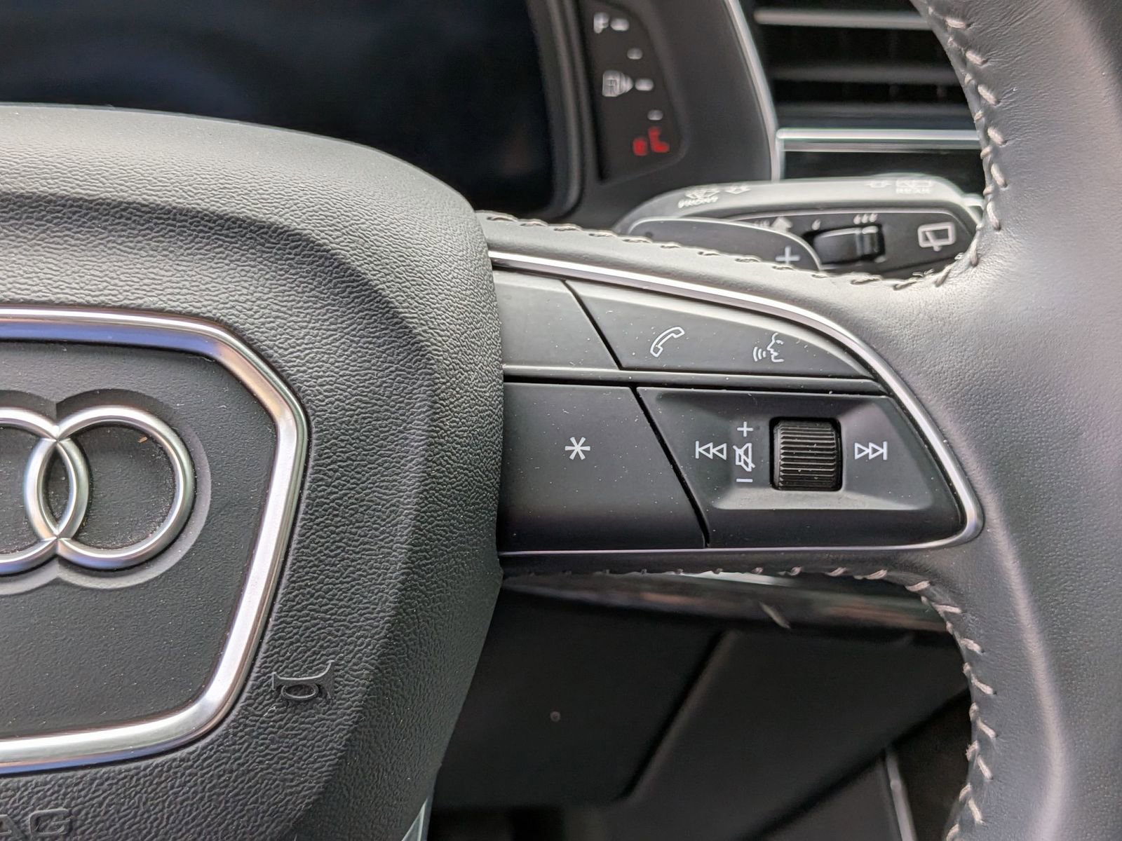 Used 2020 Audi Q8 Premium Plus image 19