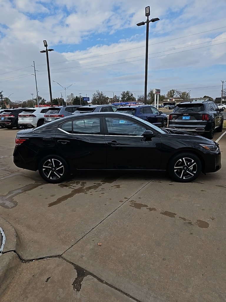 Used 2025 Nissan Sentra SV image 4