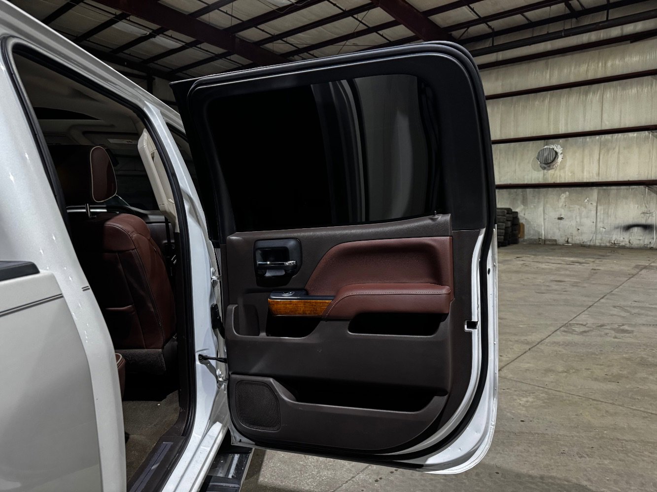 Used 2018 Chevrolet Silverado 1500 High Country image 18