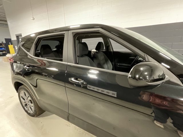Used 2024 Kia Seltos LX AWD/4WD image 5