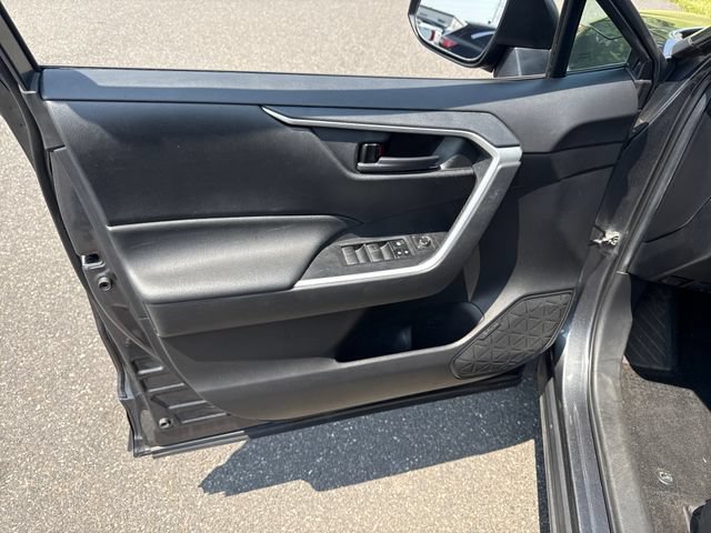 Used 2021 Toyota RAV4 LE AWD/4WD image 22