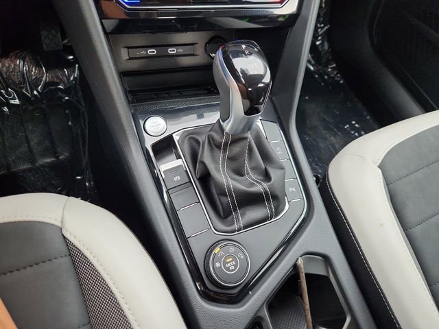 New 2025 Volkswagen Taos SE image 13