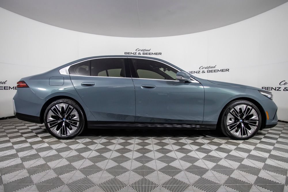 Used 2026 BMW 540i xDrive AWD/4WD image 3