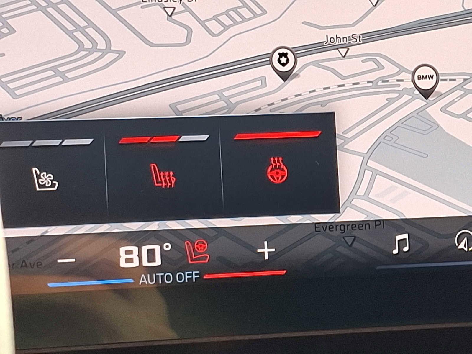 Used 2024 BMW X7 M60i w/ Climate Comfort Package image 26