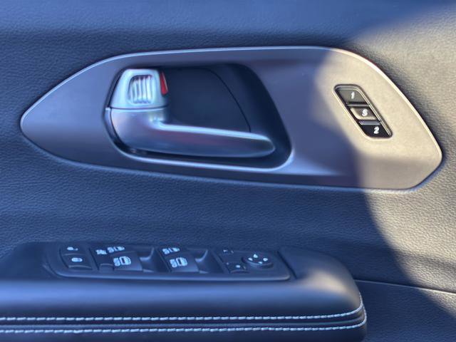 New 2026 Chrysler Pacifica Select image 16