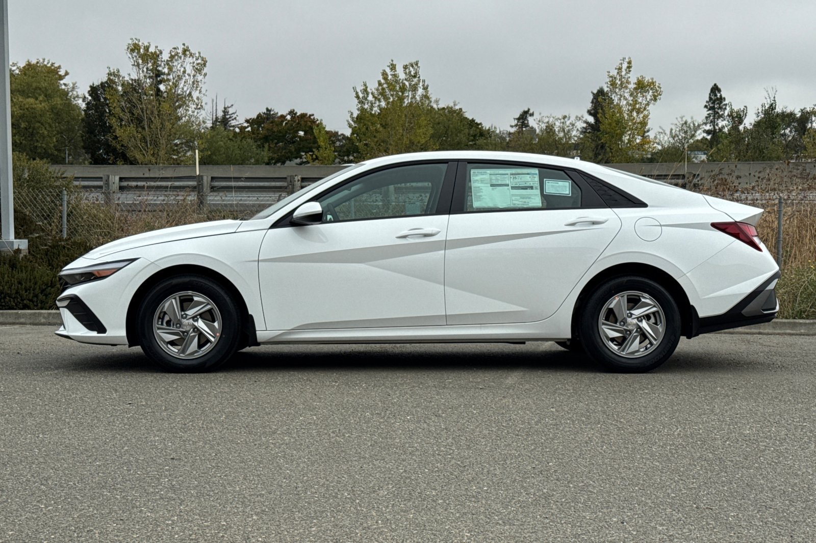 New 2026 Hyundai Elantra SE FWD image 7