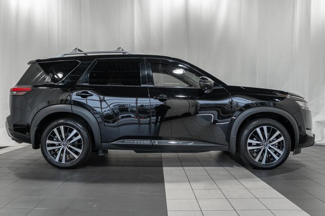 Used 2024 Nissan Pathfinder Platinum w/ Black Appearance Package image 3