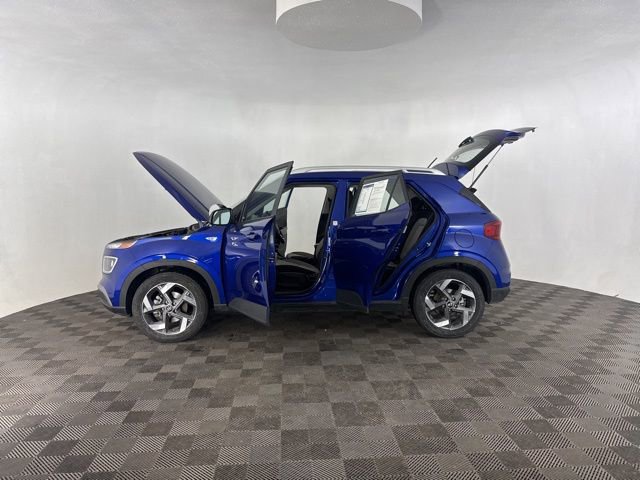 Used 2025 Hyundai Venue SEL image 11