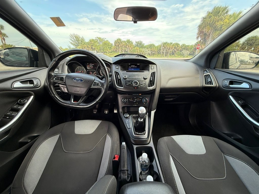 Used 2017 Ford Focus ST image 19