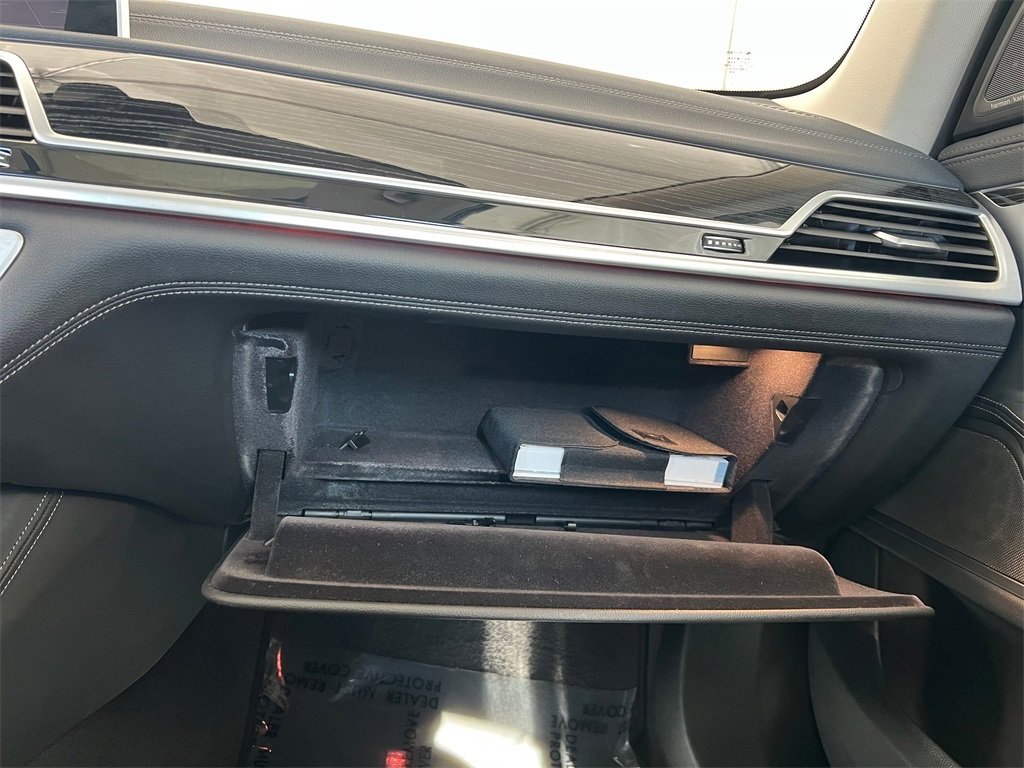 Used 2022 BMW 740i image 43