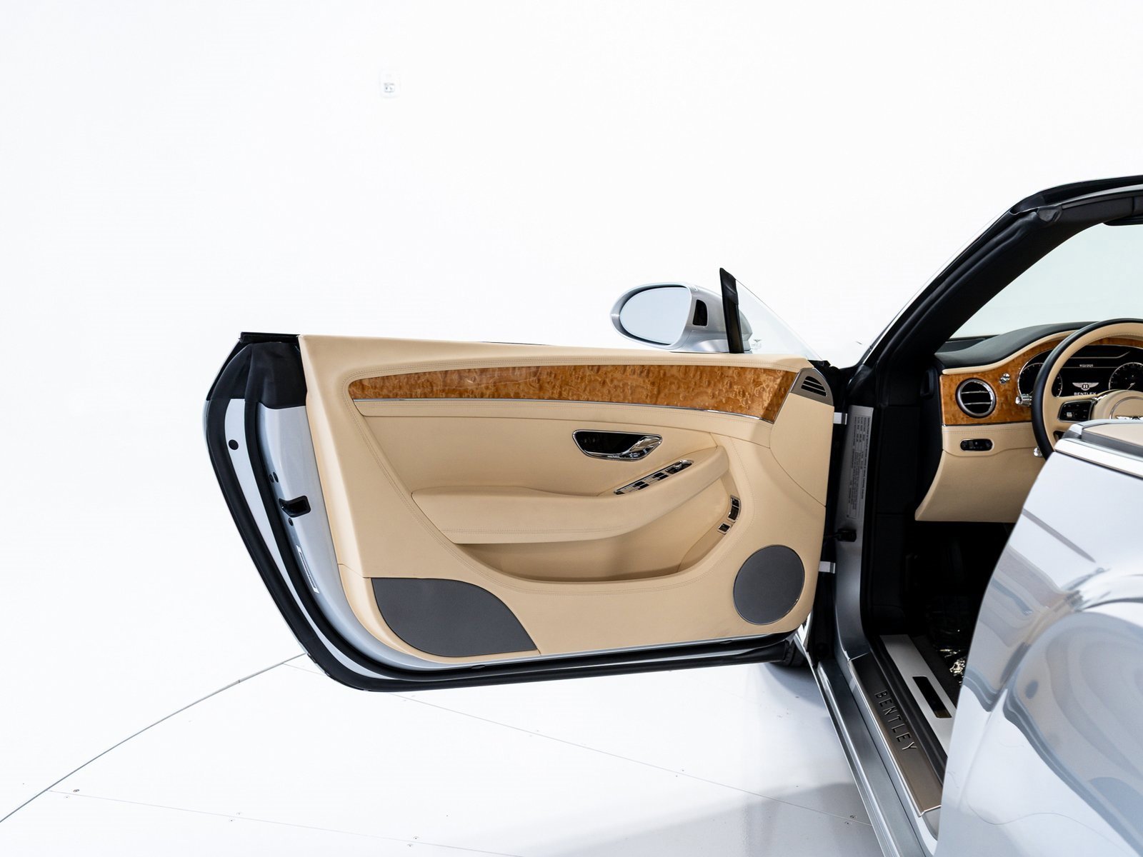 Certified 2022 Bentley Continental GT image 18