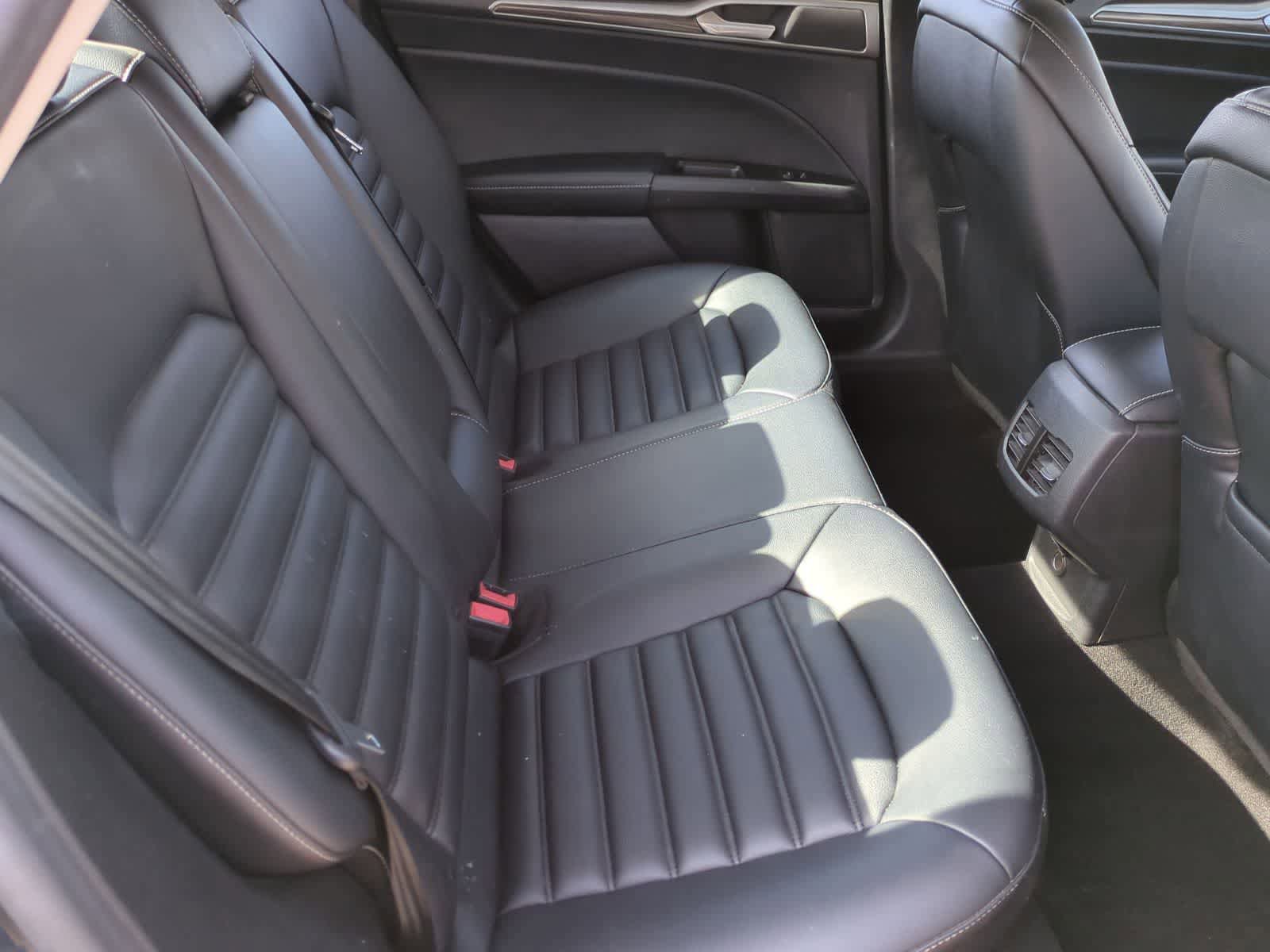 Used 2020 Ford Fusion SEL FWD image 20