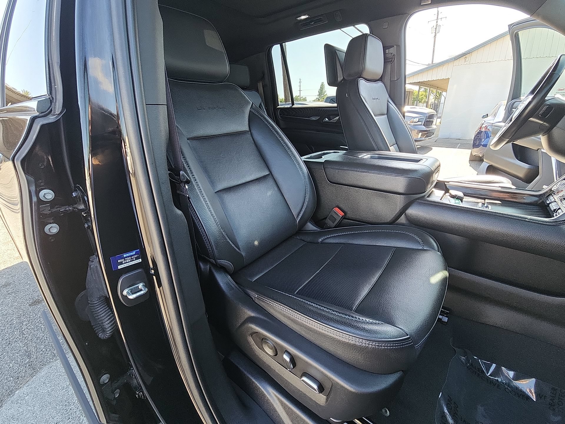 Used 2023 GMC Yukon XL Denali AWD/4WD image 27