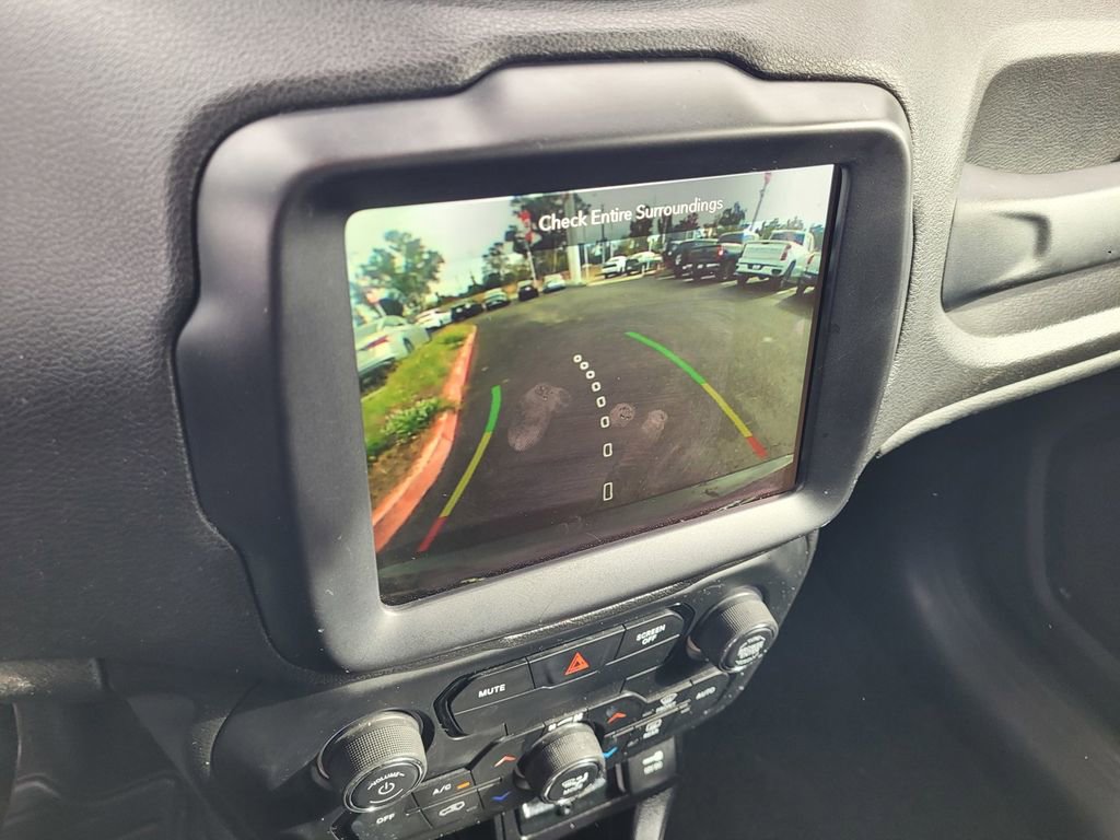 Used 2018 Jeep Renegade Altitude w/ UConnect 8.4 Nav Group image 13