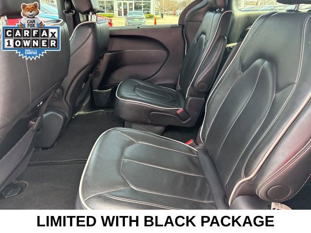 Used 2025 Chrysler Pacifica Limited image 23